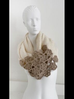 Betsey Johnson Flowers w/ Metallic Knit Eternity Scarf : Ivory/Taupe: New Unused